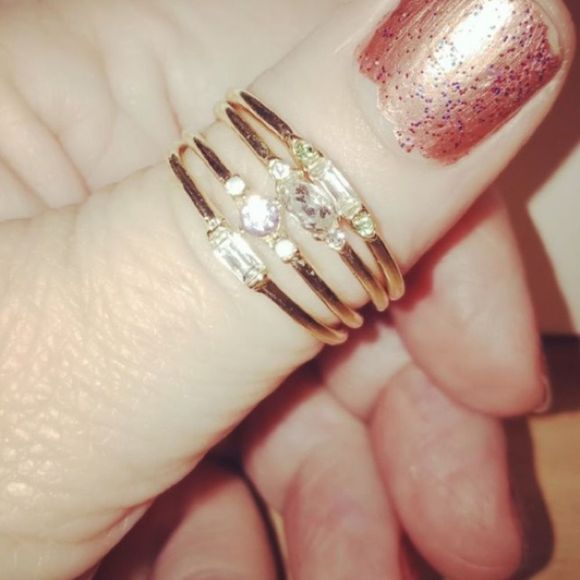 ✨HOST PICK🍸✨ Yellow Gold Tone 4pc Rings✨ - Picture 10 of 14